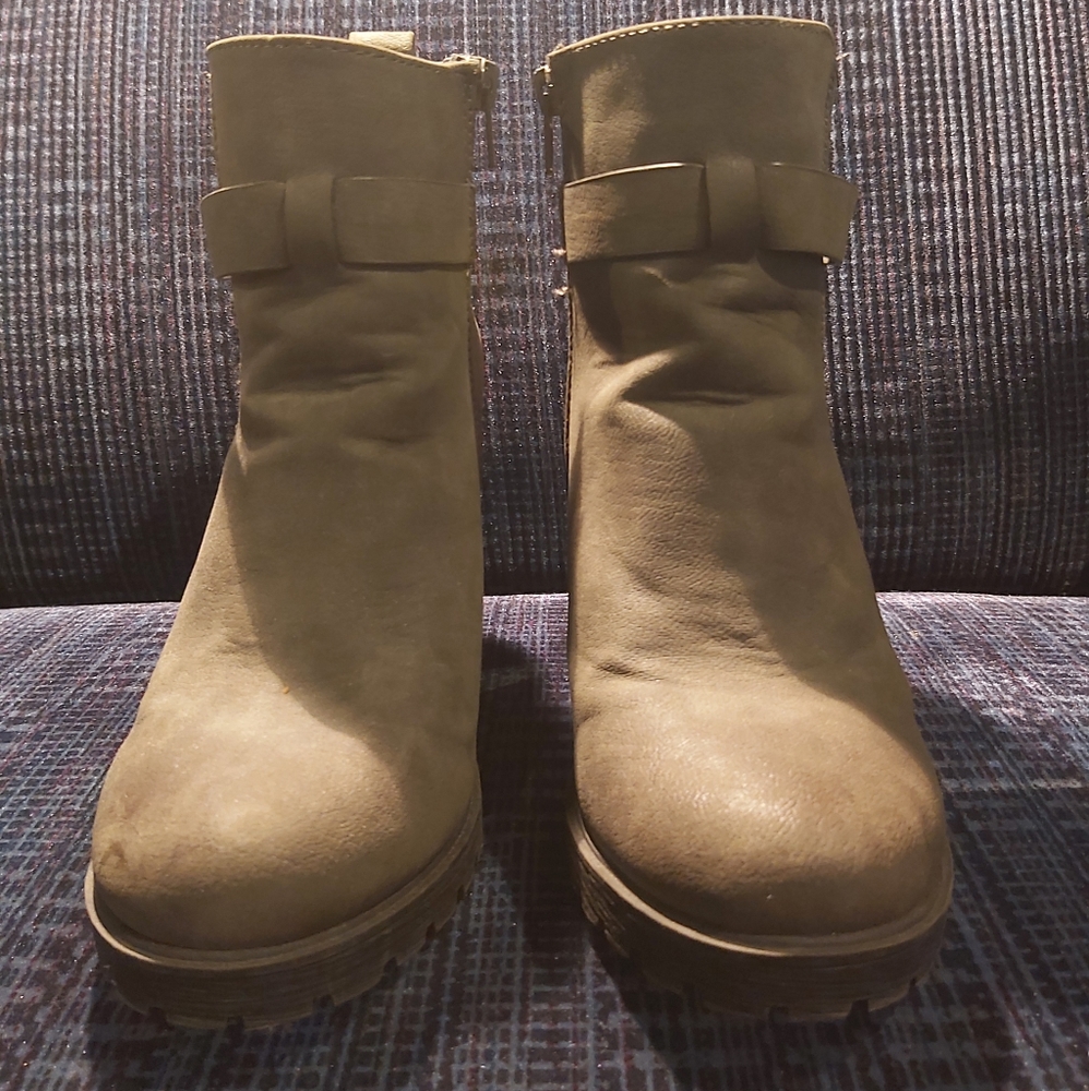 Boots - Picture 3 of 3